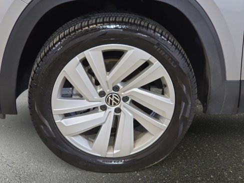 Used 2022 Volkswagen Atlas Cross Sport SE FWD image 32