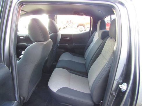 Used 2022 Toyota Tacoma TRD Off-Road w/ Technology Package image 27