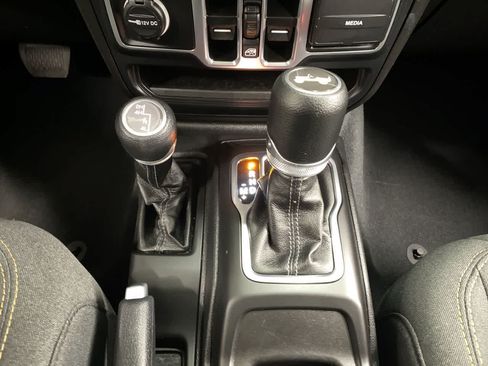 Used 2025 Jeep Wrangler Unlimited Sahara AWD/4WD image 26