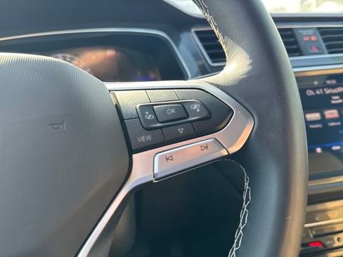 Certified 2024 Volkswagen Tiguan SE w/ Panoramic Sunroof Package image 19