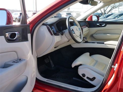 Used 2019 Volvo XC60 T5 Inscription w/ Protection Package Premier image 12