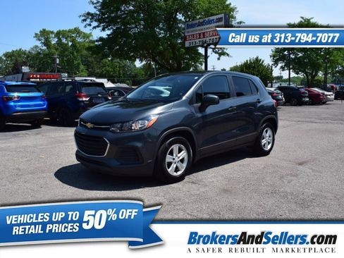 Used 2019 Chevrolet Trax LS w/ Tint and Cruise Package FWD image 1