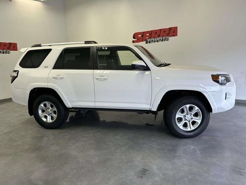 Used 2019 Toyota 4Runner SR5 AWD/4WD image 2