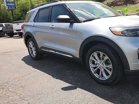 Used 2020 Ford Explorer XLT w/ Equipment Group 202A AWD/4WD image 11