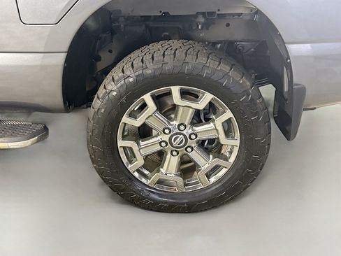 Used 2019 Nissan Titan SL w/ Chrome Package AWD/4WD image 37