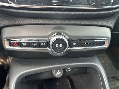 Used 2023 Volvo XC40 B5 Plus w/ Driver Assist Package AWD/4WD image 15