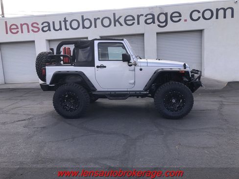 Used 2012 Jeep Wrangler Rubicon w/ Connectivity Group AWD/4WD image 1