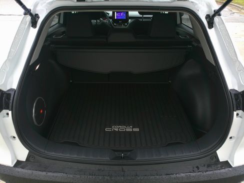 Used 2024 Toyota Corolla Cross LE w/ Moonroof Package image 46