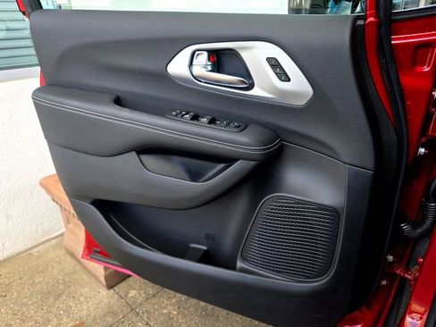 New 2026 Chrysler Pacifica Limited image 22