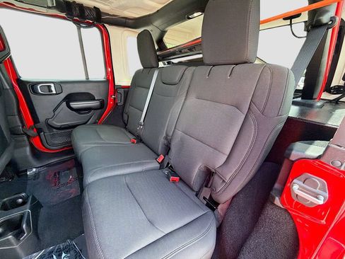Used 2018 Jeep Wrangler Unlimited Sport S AWD/4WD image 19