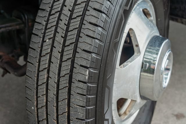 Used 2001 Ford F350 Lariat AWD/4WD image 12