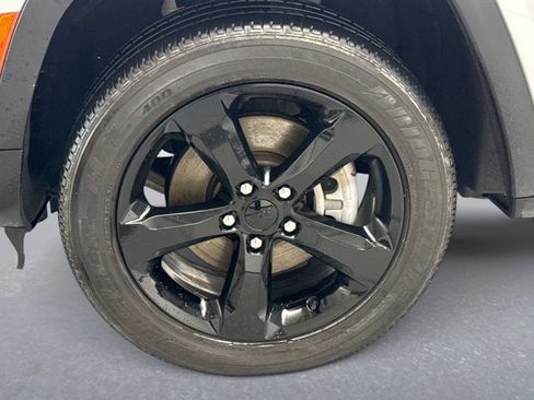 Used 2023 Jeep Grand Cherokee L Laredo image 24