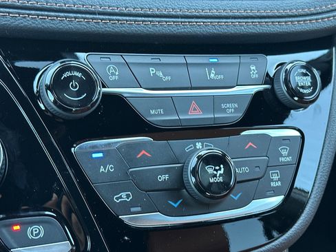 New 2026 Chrysler Pacifica Pinnacle w/ Trailer Tow Group image 23