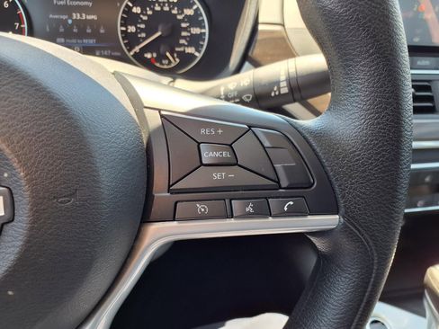 Used 2025 Nissan Altima 2.5 SV image 16