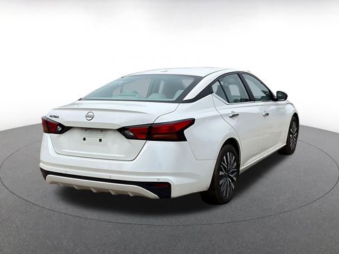 Used 2025 Nissan Altima 2.5 SV image 14