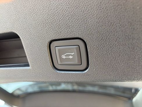 New 2026 Chevrolet Traverse High Country w/ LPO, Floor Liner Package AWD/4WD image 9