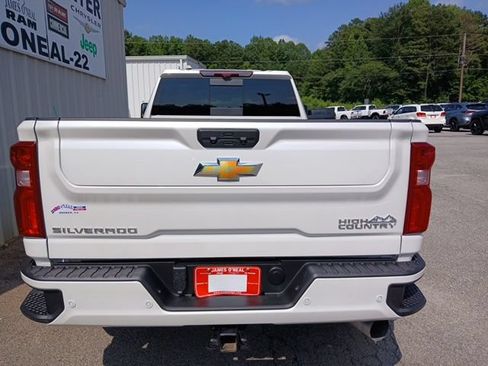 Used 2025 Chevrolet Silverado 3500 High Country w/ Technology Package AWD/4WD image 5