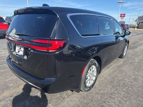 New 2026 Chrysler Pacifica Select FWD image 10