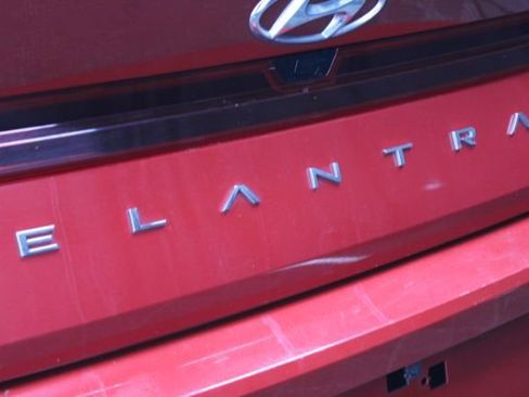 Used 2021 Hyundai Elantra SE w/ Cargo Package image 7