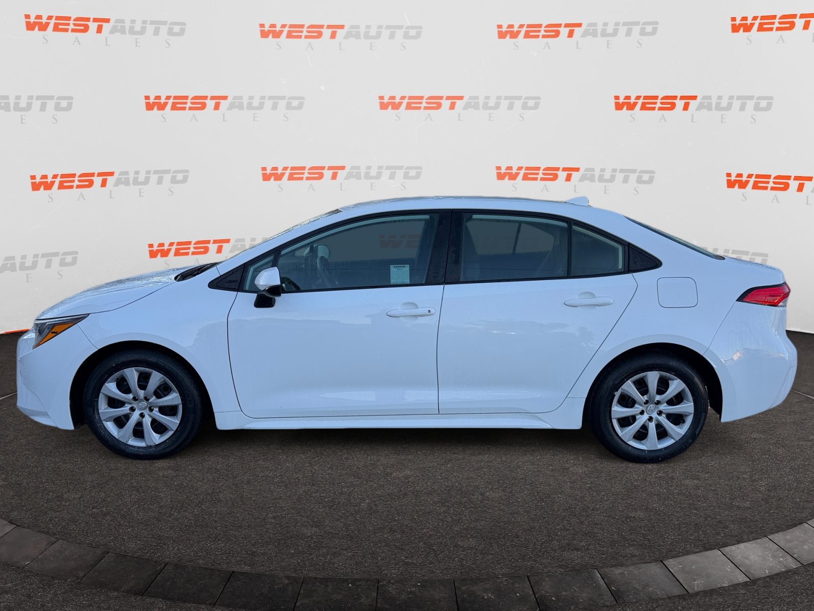 Used 2023 Toyota Corolla LE FWD image 2