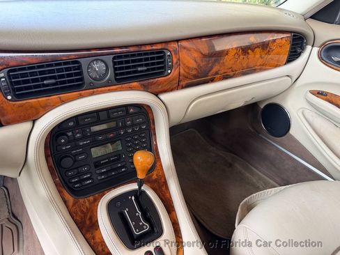 Used 1999 Jaguar XJ8 L RWD image 36