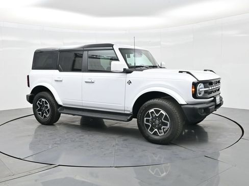 Used 2025 Ford Bronco Outer Banks image 4