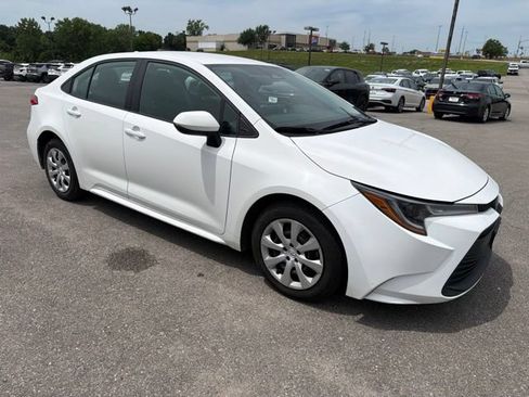Used 2024 Toyota Corolla LE FWD image 9