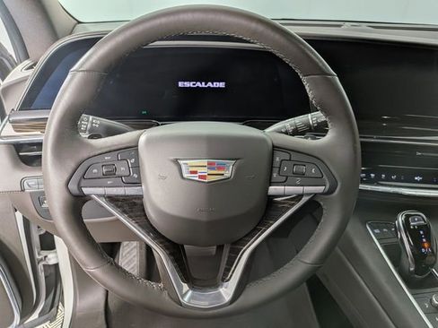 Used 2021 Cadillac Escalade Premium Luxury AWD/4WD image 18