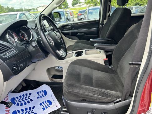 Used 2015 Dodge Grand Caravan SXT w/ Rear Park Assist Package image 11