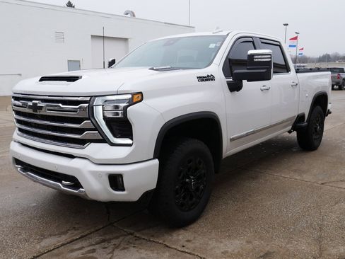 Used 2024 Chevrolet Silverado 2500 High Country w/ High Country Premium Package image 4