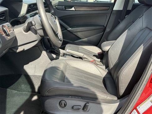 Used 2022 Volkswagen Passat 2.0T image 12