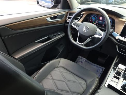 Used 2025 Volkswagen Atlas SE FWD image 26