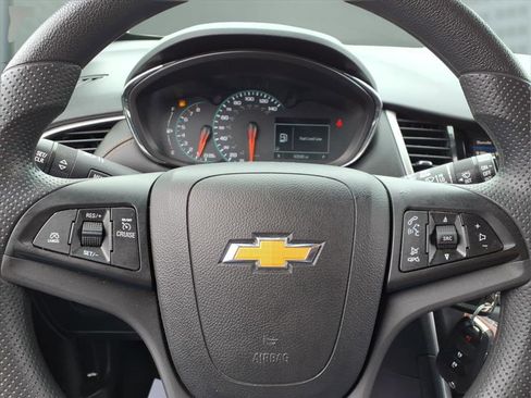 Used 2022 Chevrolet Trax LS w/ Tint and Cruise Package image 26