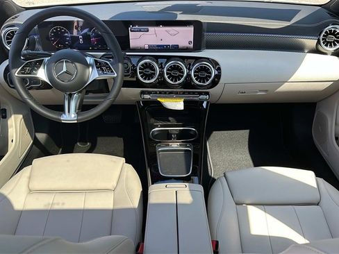 Used 2025 Mercedes-Benz CLA 250 image 24
