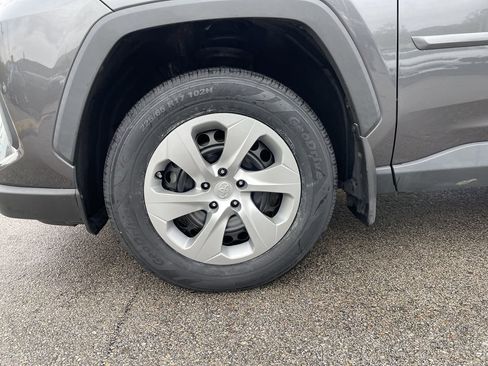 Certified 2021 Toyota RAV4 LE AWD/4WD image 9