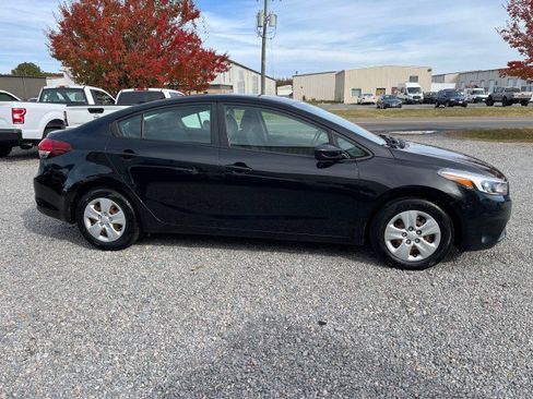 Used 2017 Kia Forte LX image 5