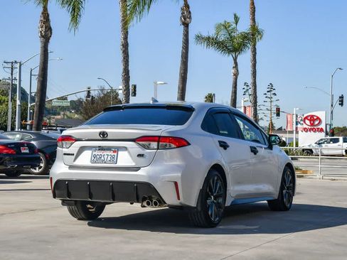Used 2023 Toyota Corolla SE w/ SE Premium Package image 7