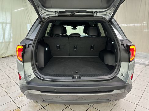 Used 2025 GMC Terrain Elevation w/ Elevation Premium Package AWD/4WD image 8