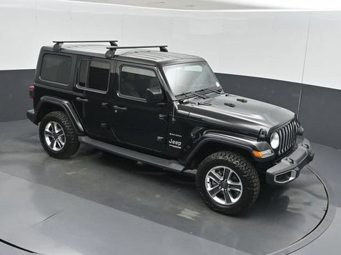 Used 2018 Jeep Wrangler Unlimited Sahara w/ Uconnect 4C Nav & Sound Group AWD/4WD image 40