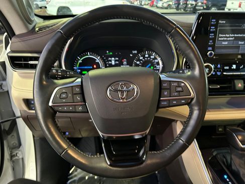 Certified 2021 Toyota Highlander Limited image 12