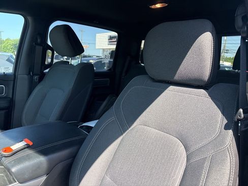 Used 2022 RAM 1500 Big Horn AWD/4WD image 3