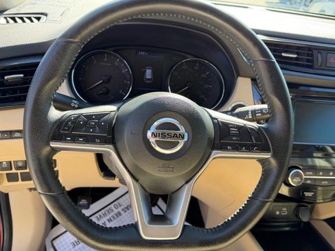 Used 2019 Nissan Rogue SV image 13
