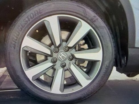 Used 2024 Honda Pilot Touring image 7