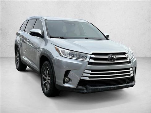 Used 2019 Toyota Highlander XLE image 4