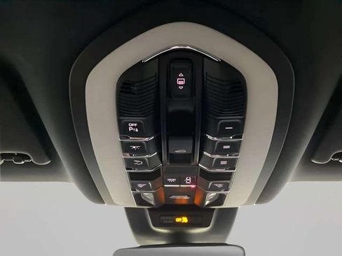 Used 2022 Porsche Macan AWD/4WD image 56