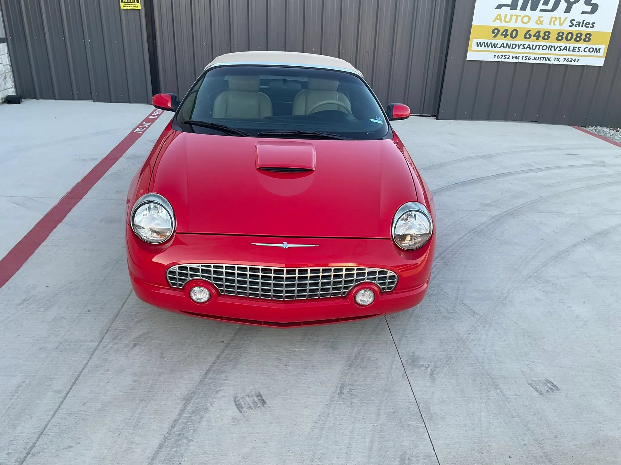 Used 2005 Ford Thunderbird RWD image 3