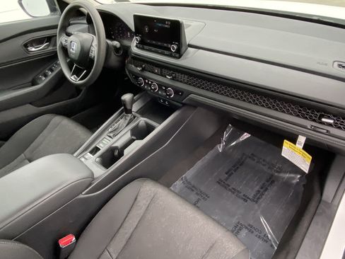 Certified 2025 Honda Accord SE image 8