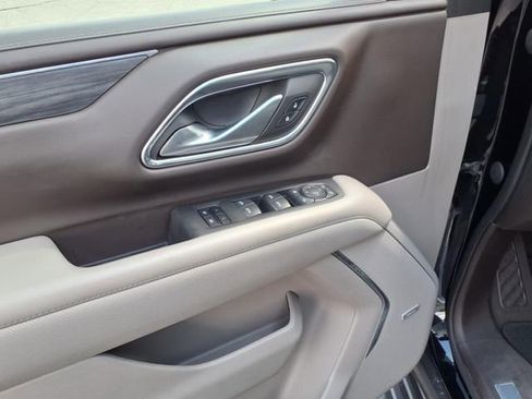 Used 2022 GMC Yukon SLT w/ SLT Premium Package image 17