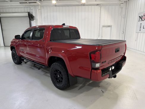 Used 2021 Toyota Tacoma SR5 w/ Technology Package image 3