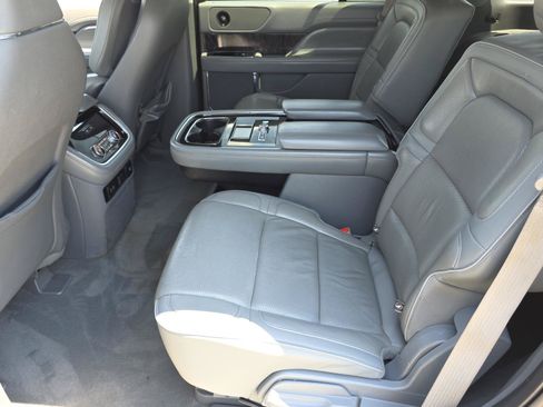 Used 2018 Lincoln Navigator Reserve w/ Technology Package AWD/4WD image 22